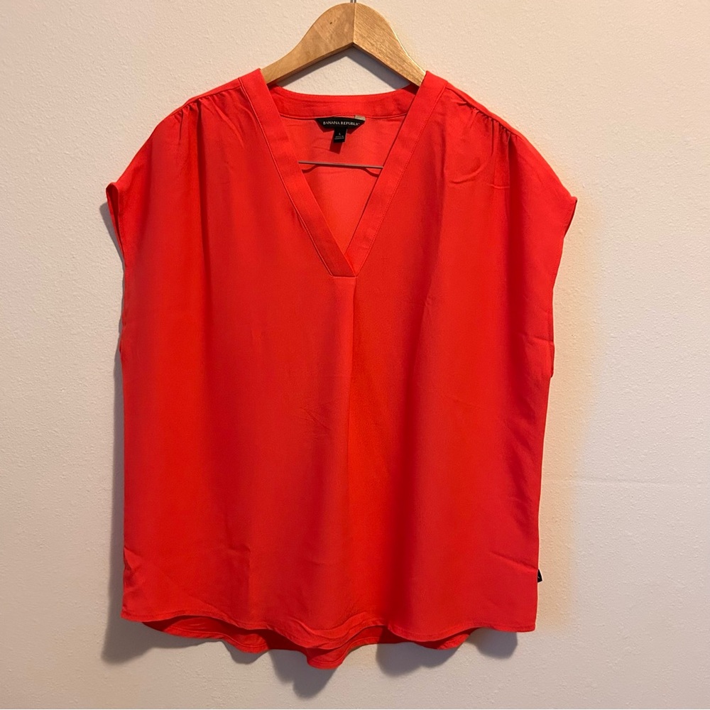Banana Republic Large Women’s Coral Lightweight Officewear Flowy V-Neck Blouse